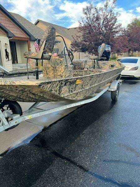 Lowe Roughneck 1860 CC te koop