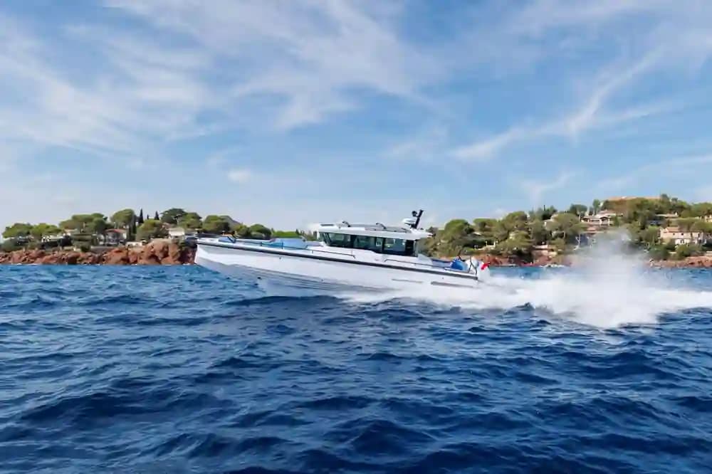 2025 Axopar 37 XC Cross Cabin Sold in San Diego, California Center Console 4