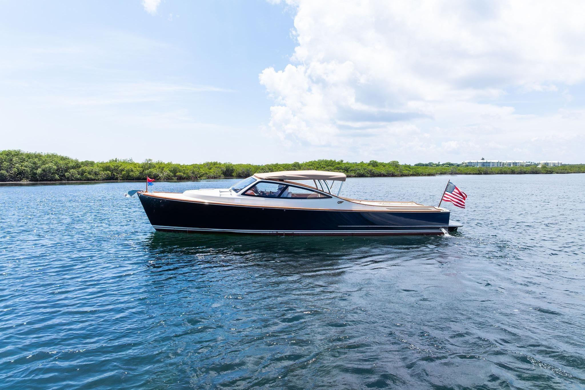 Hinckley Yachts Talaria 38R Convertible zum Verkauf