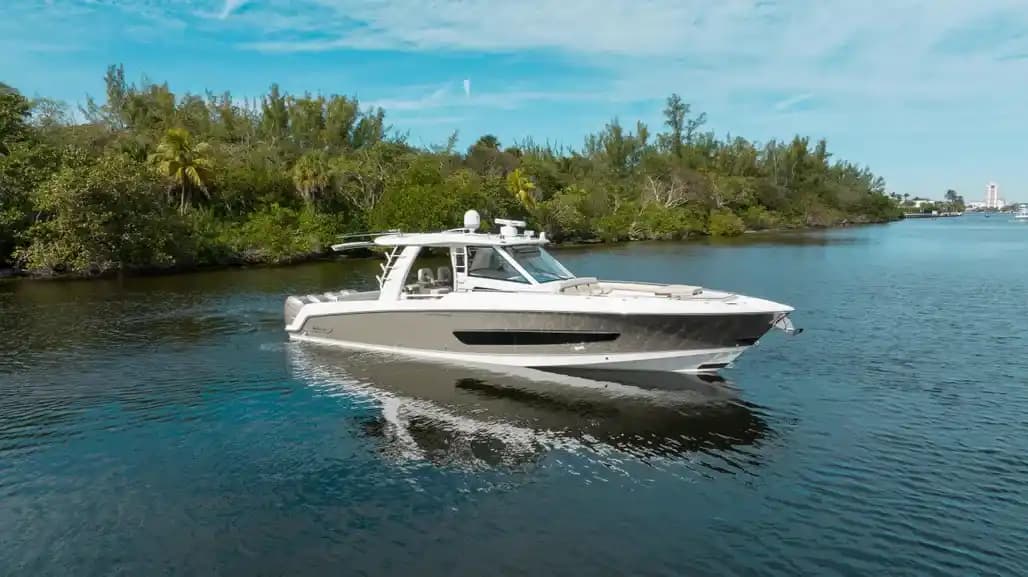 2017 Boston Whaler 420 Outrage Sold in Deerfield Beach, Florida Sport Fishing