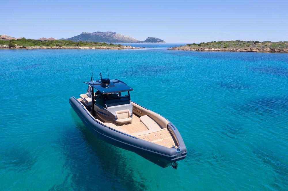 BS_120_gallery_blue-water-anchored-front.jpg