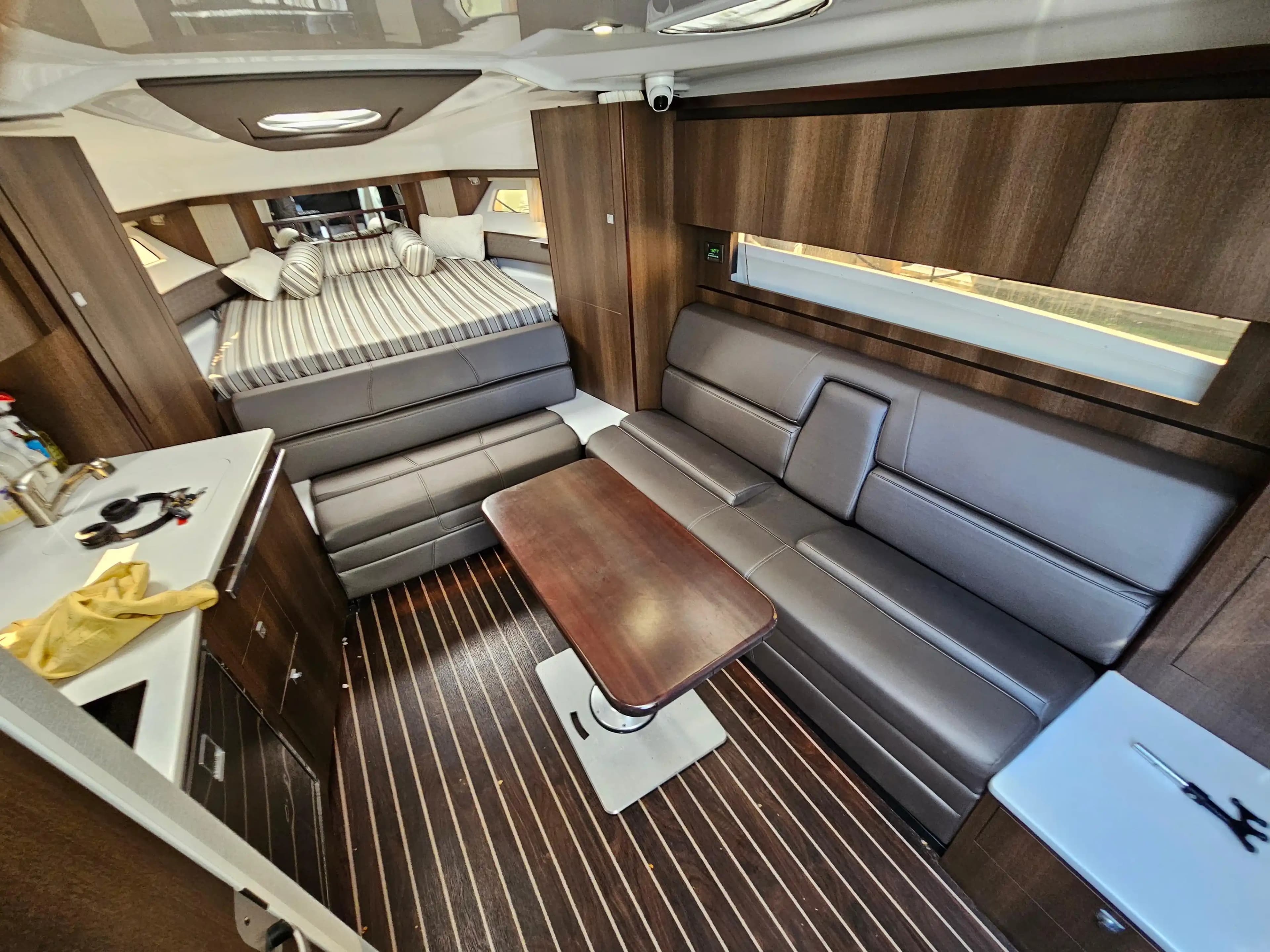2019 Monterey 355 Sport Yacht te koop in Miami Beach, Florida Motor Yacht 3