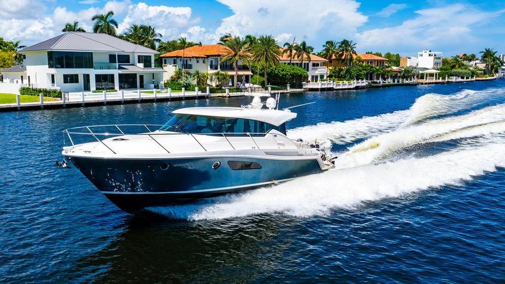 2016-tiara-yachts-c44-coupe-power-9540794-20240917093134087-1_XLARGE.jpg