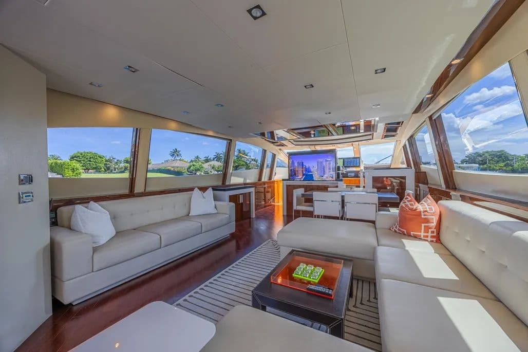 2010 Lazzara LSX 92 a la venta en Highland Beach, Florida Motor Yacht 1