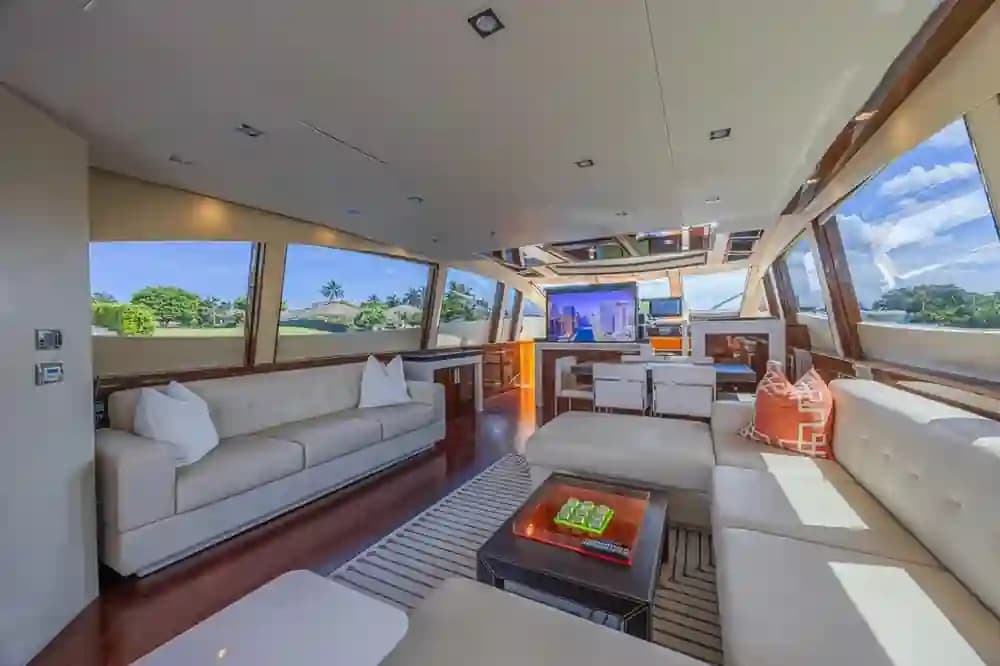2010 Lazzara LSX 92 a la venta en Highland Beach, Florida Motor Yacht 2