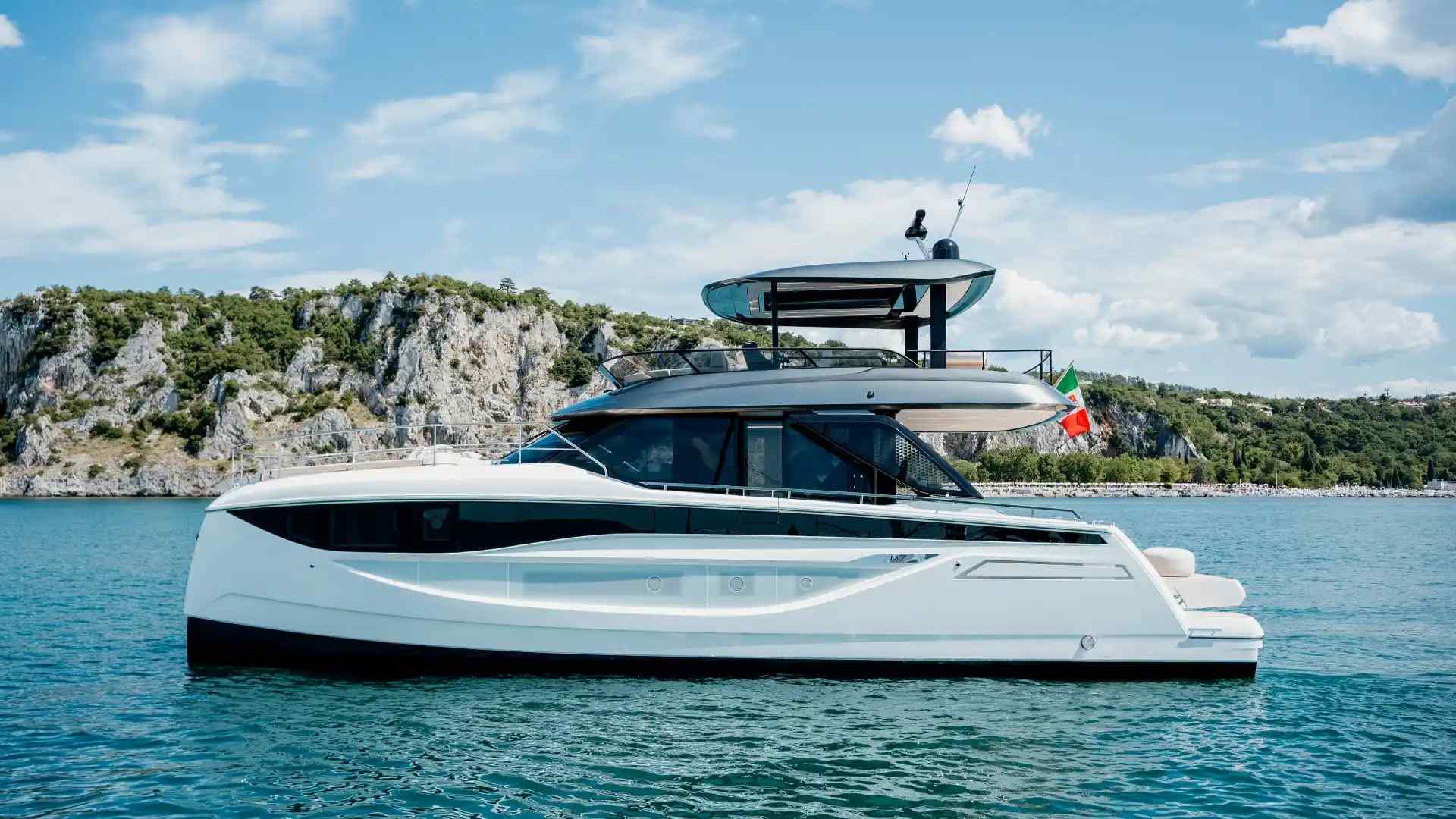 Yacht