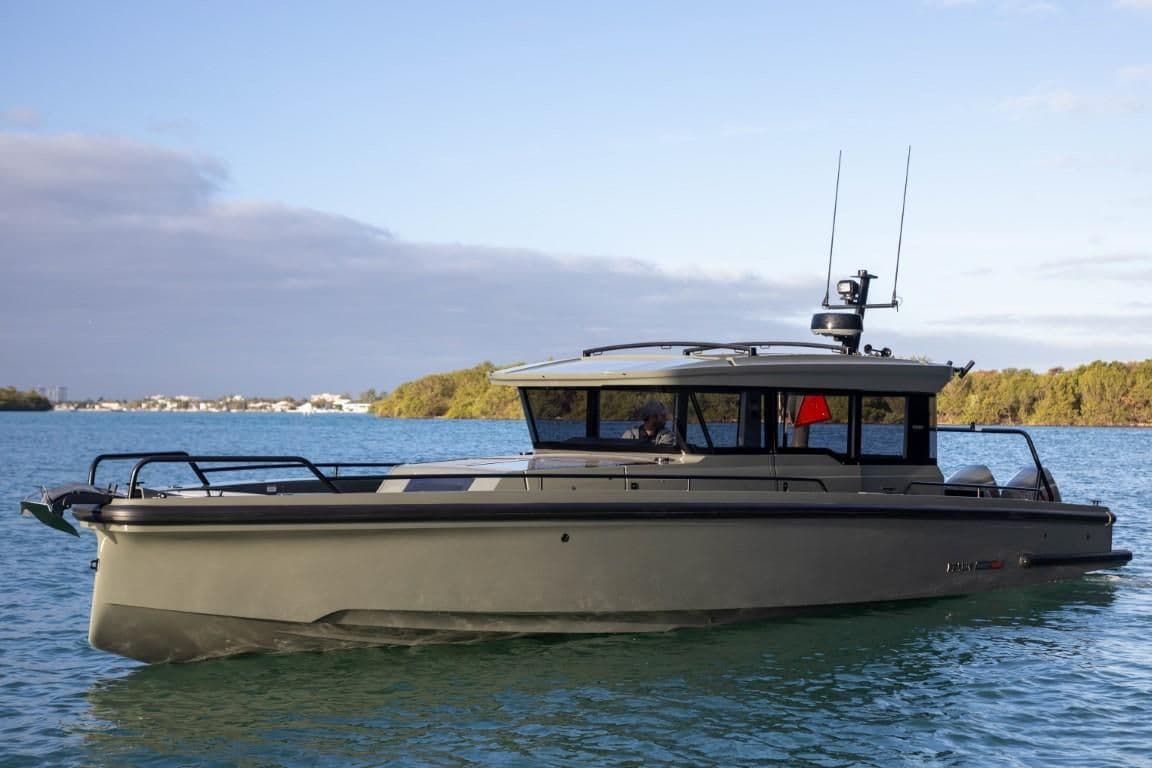 2024 Brabus Marine Shadow 900 XC Cross Cabin for Sale in Sarasota, Florida Motor Yacht 2