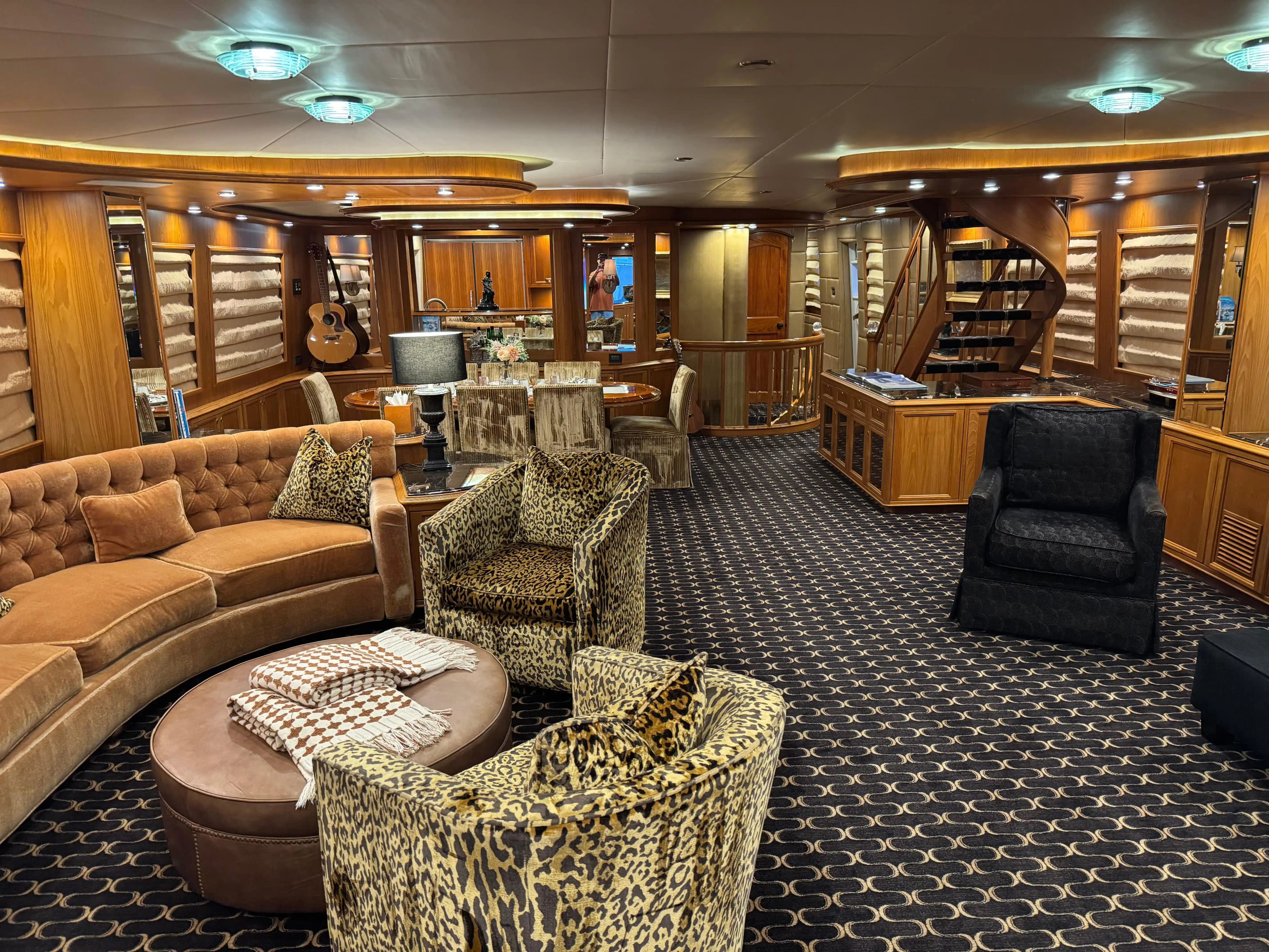 Crescent Custom Yachts 115' te koop