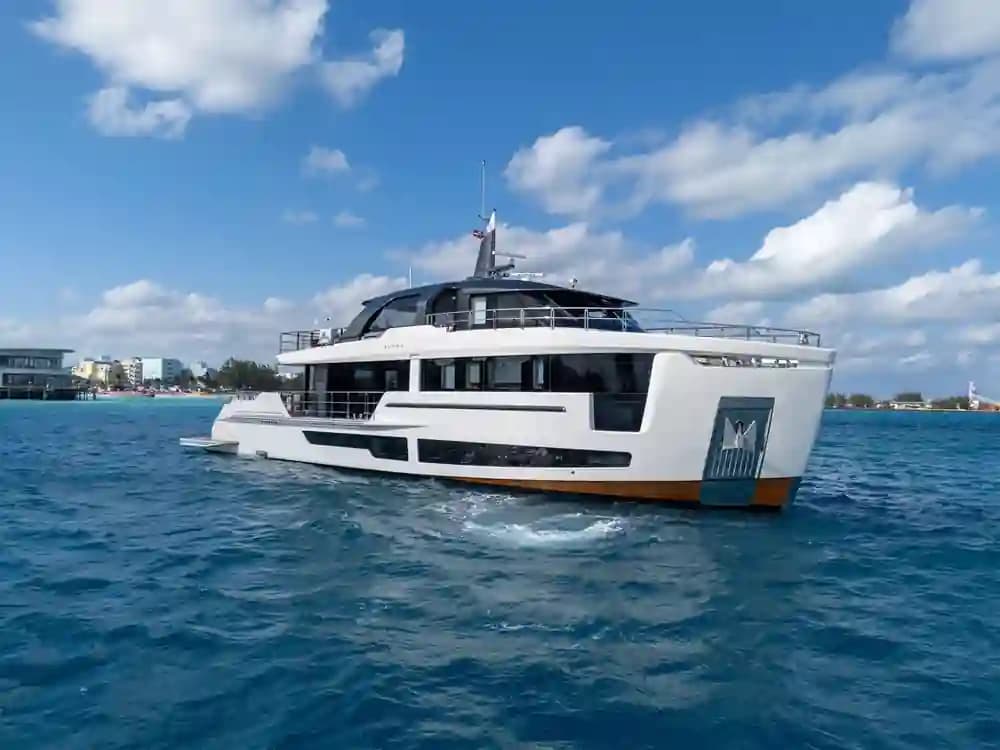 Alpha Custom Yachts Squalo 100 zum Verkauf