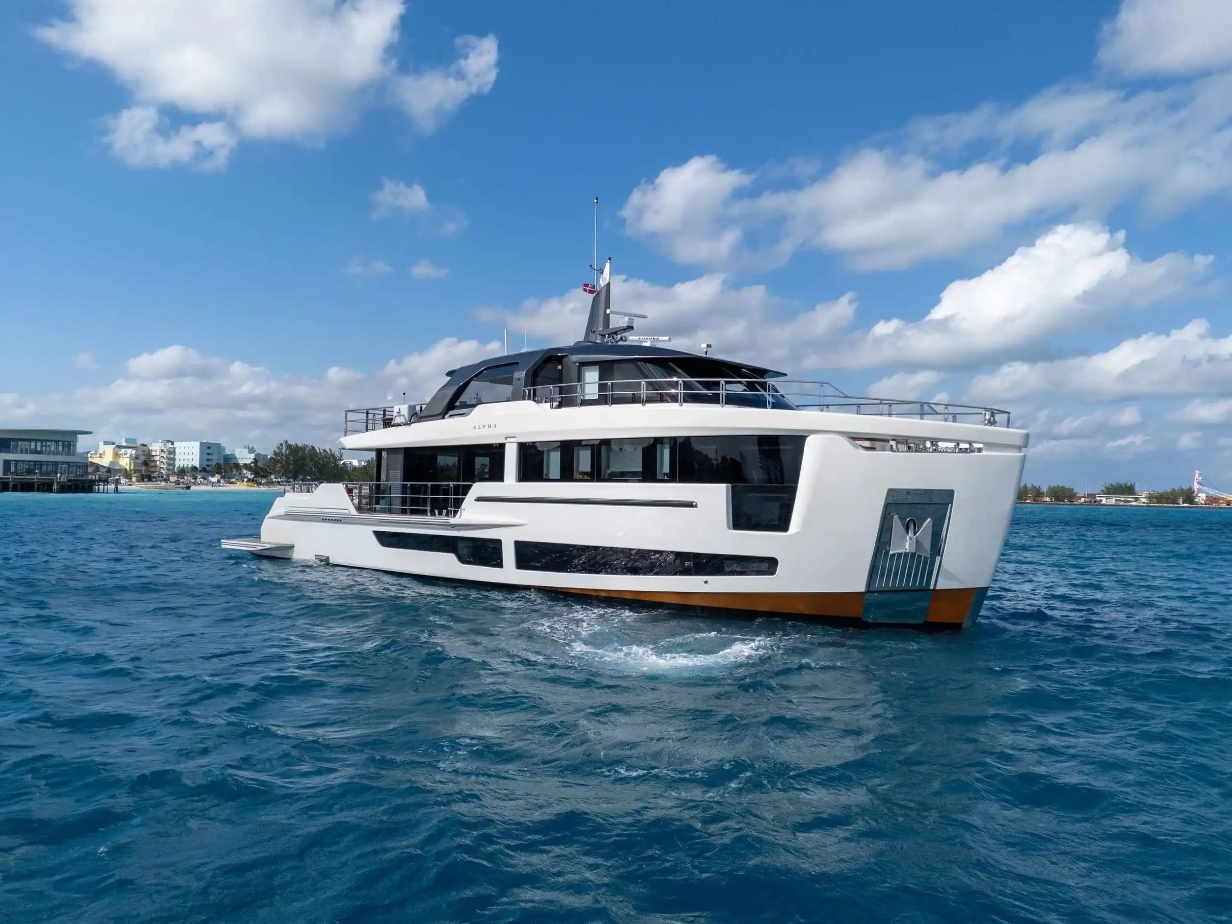 Alpha Custom Yachts Squalo 100 zum Verkauf