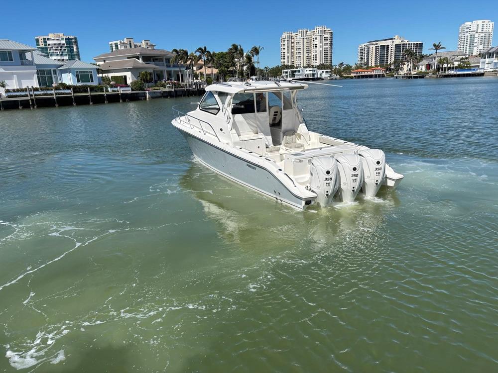 2025-pursuit-os-355-offshore-power-9718052-20250318135044844-1_XLARGE.jpg