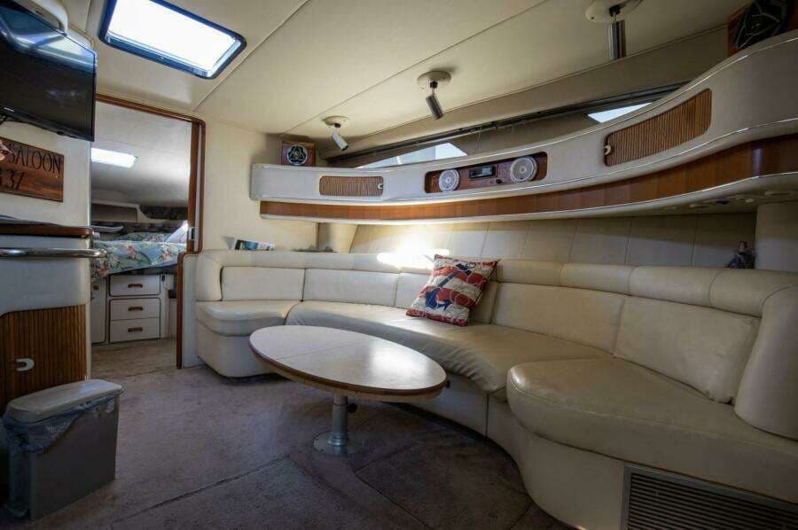 1990 Sea Ray Sundancer 420 for Sale in Smith Mountain Lake, Virginia Express Cruiser 5