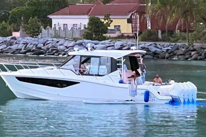 Boston Whaler 405 Conquest For Sale