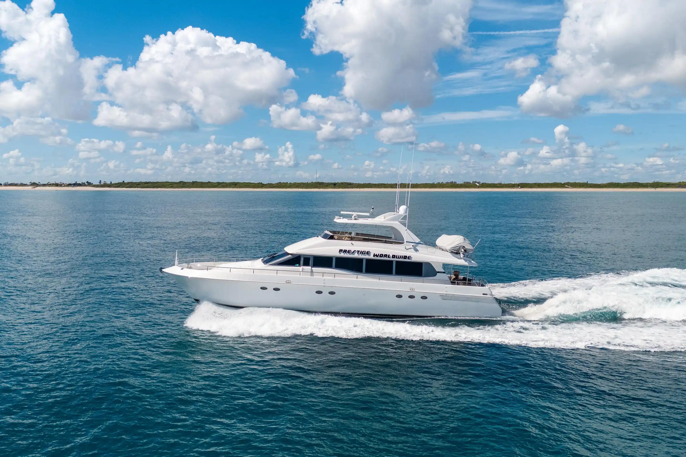Lazzara 76 Motor Yacht For Sale