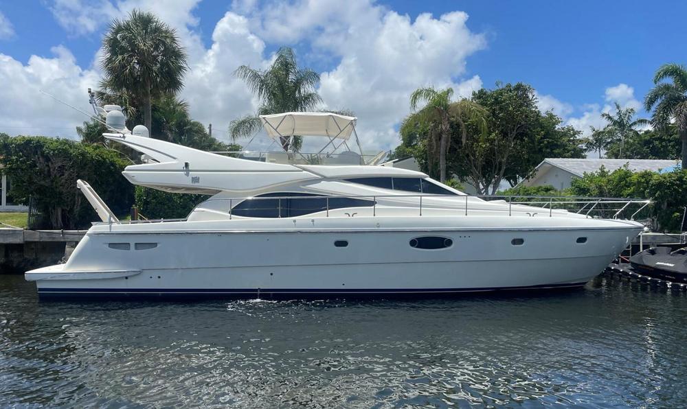 2003 Ferretti Yachts 590