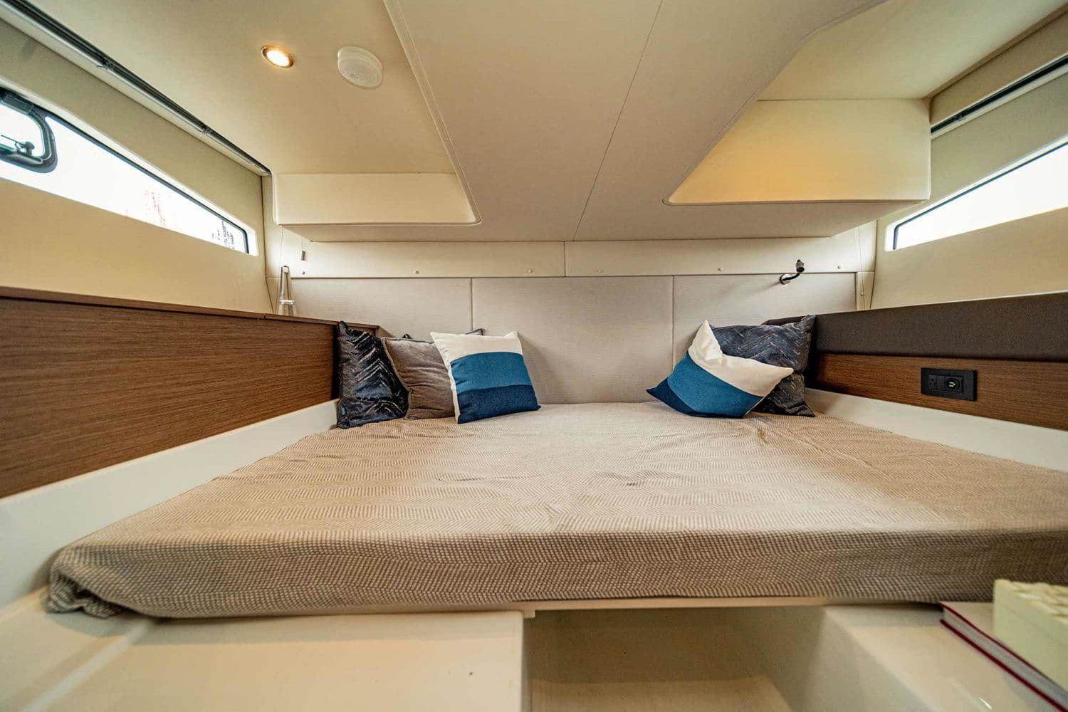 2026 Beneteau Gran Turismo 36 for Sale in Dartmouth, Massachusetts Express Cruiser 5