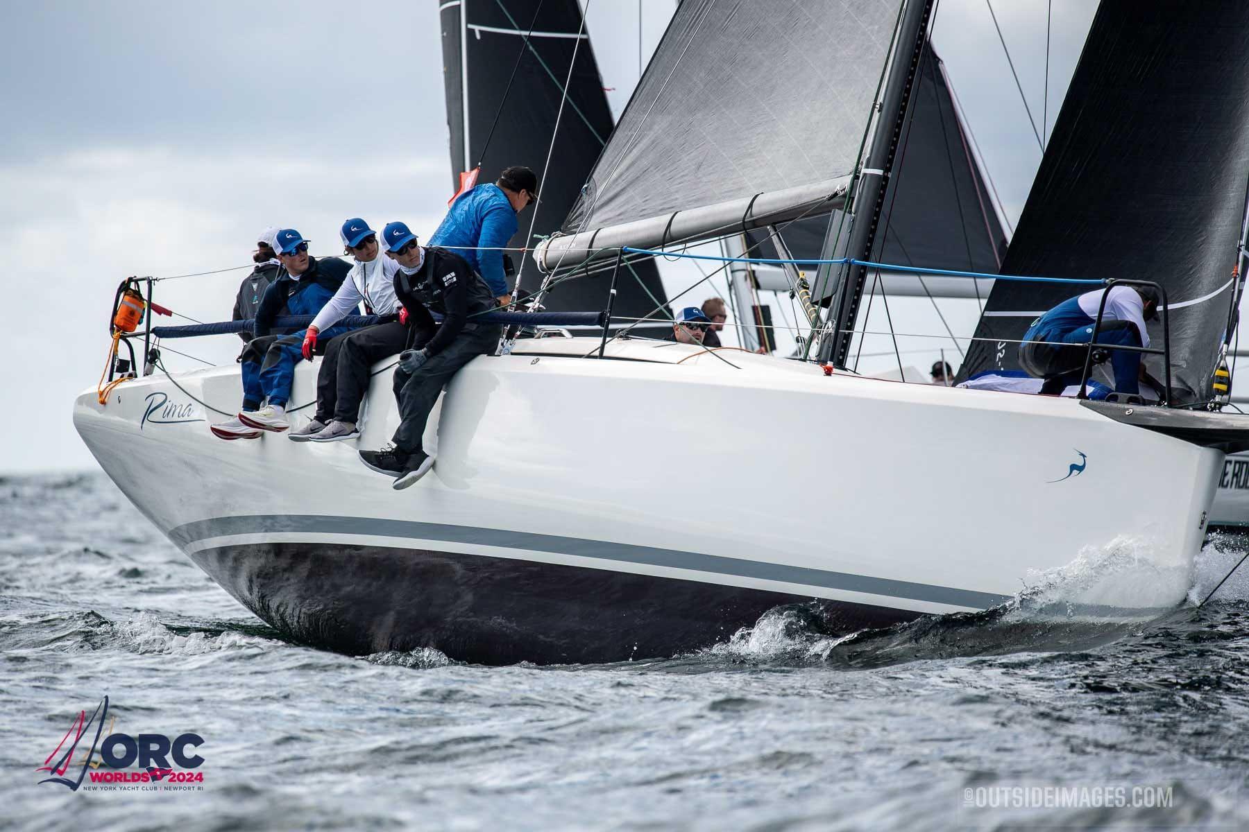 Italia Yachts 11.98 Fuoriserie For Sale