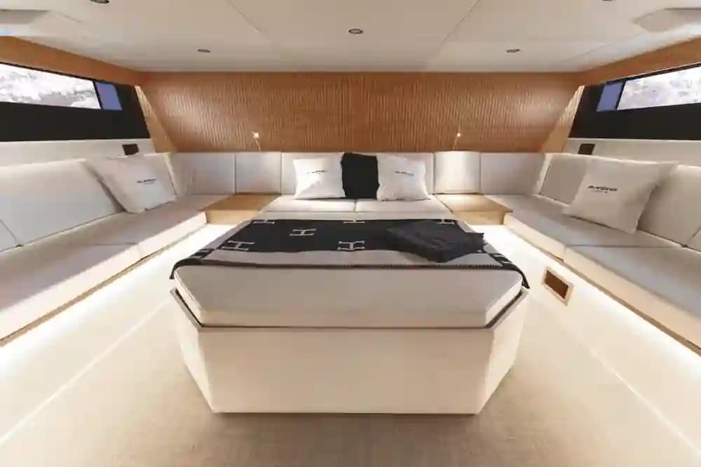 2024 De Antonio Yachts D50 Coupe for Sale in Newport, Rhode Island Motor Yacht 5