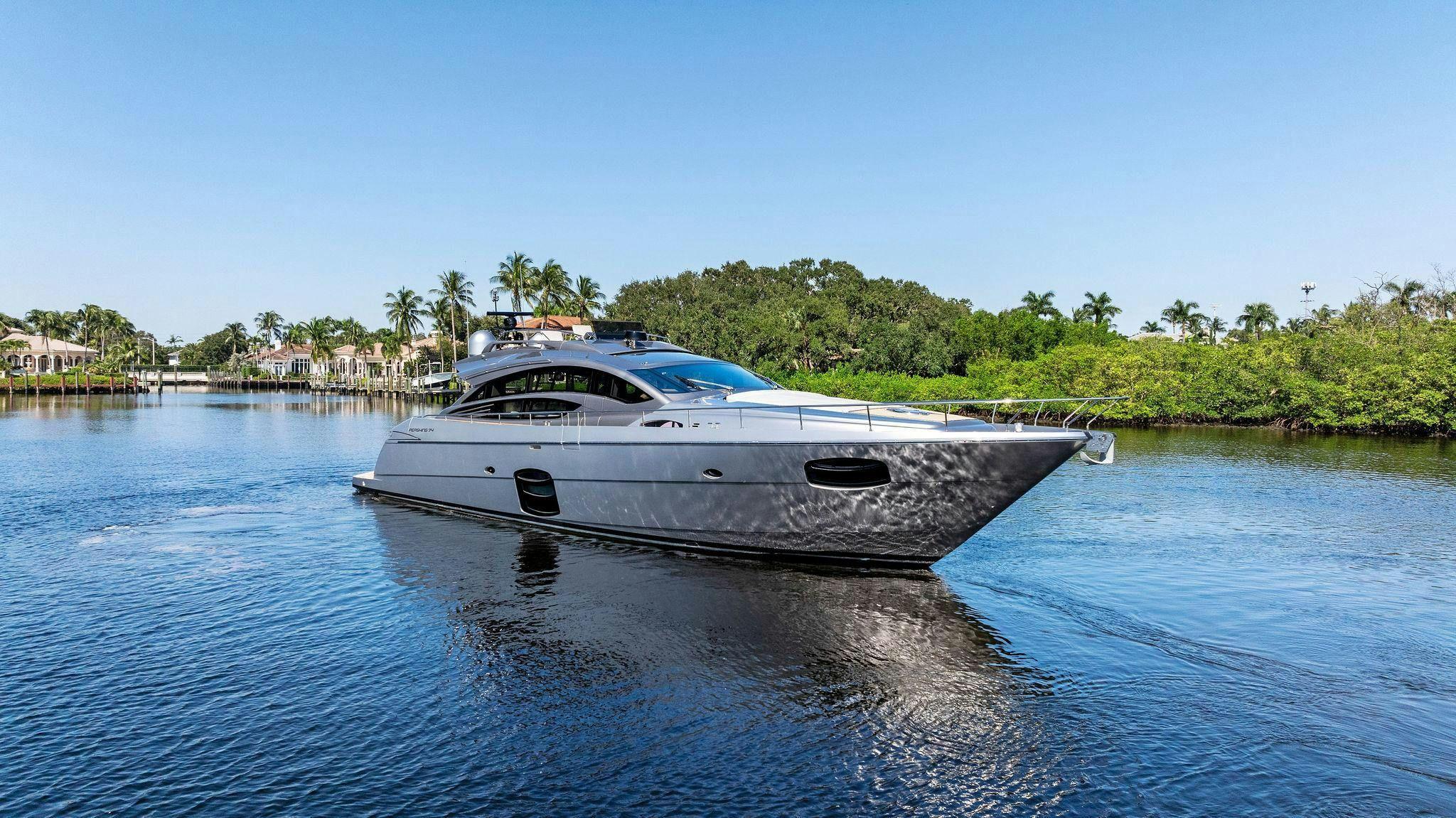 Pershing 74 te koop