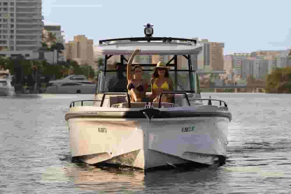 2023 Axopar 37 Sun-Top