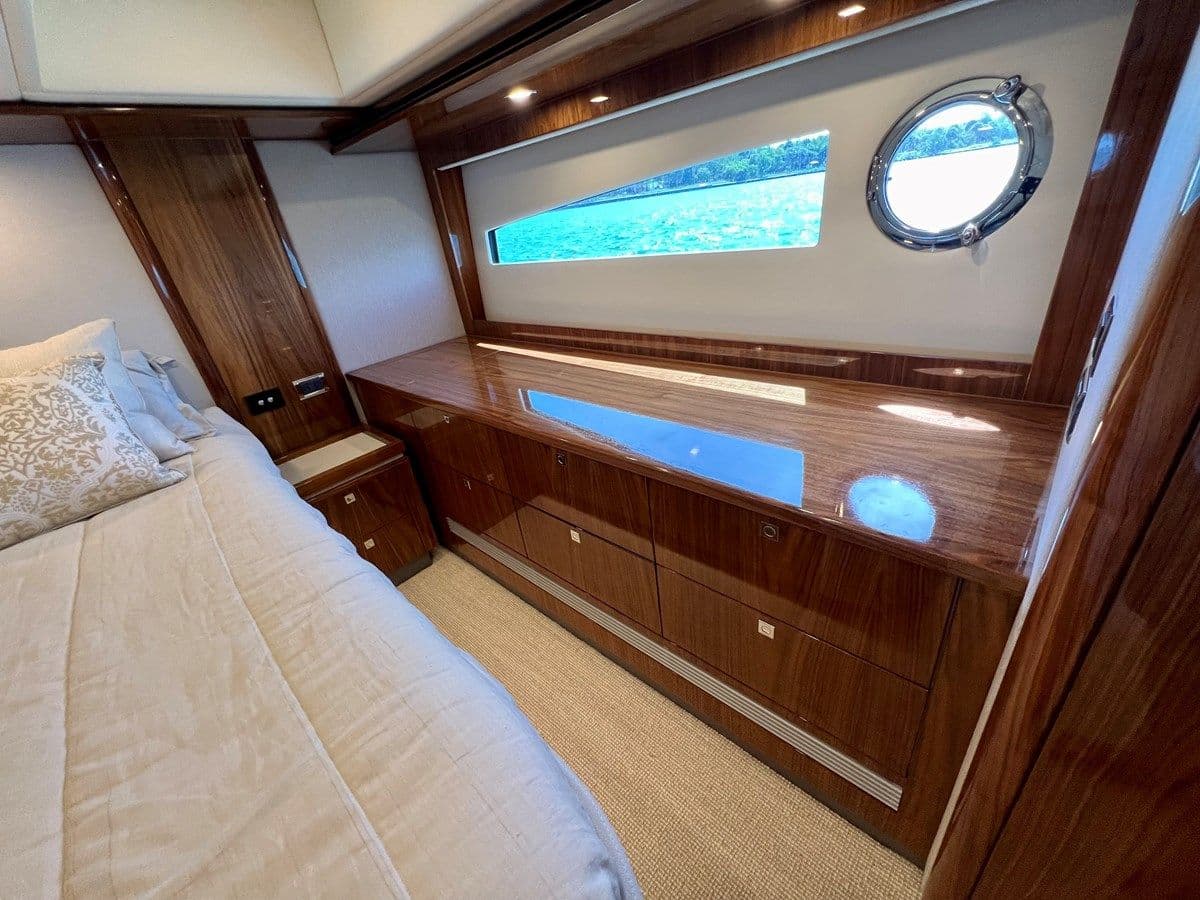 2019 Riviera 5400 Sport Yacht Sold in Miami, Florida Motor Yacht 3