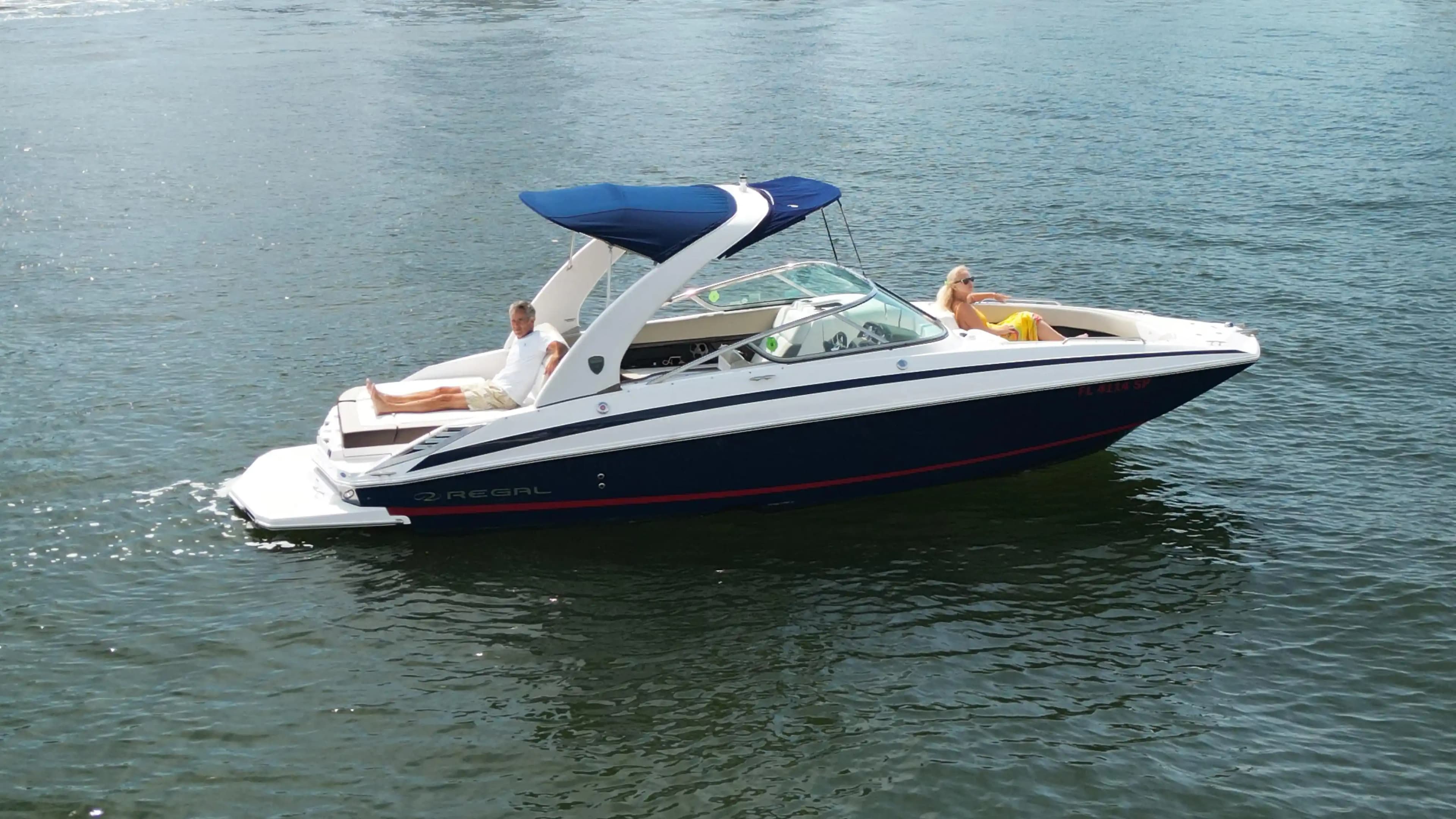 Regal 2700 Bowrider for Sale