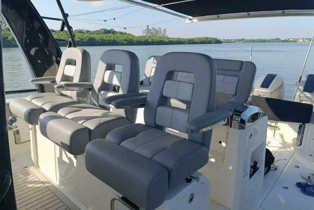 2024 Boston Whaler 420 Outrage