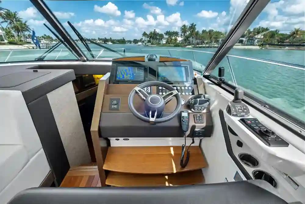 Tiara Yachts C44 Coupe zum Verkauf