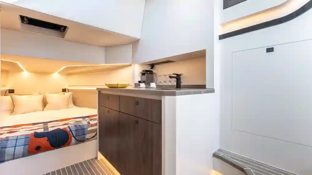 Vanquish Yachts VQ55 Sports Line Outboard for Sale