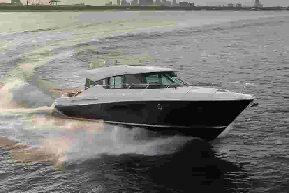 2017 Tiara Yachts 53 Coupe
