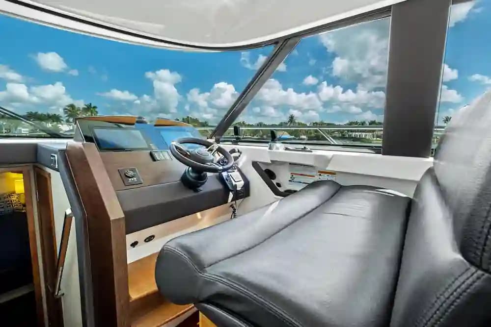 Tiara Yachts C44 Coupe zum Verkauf