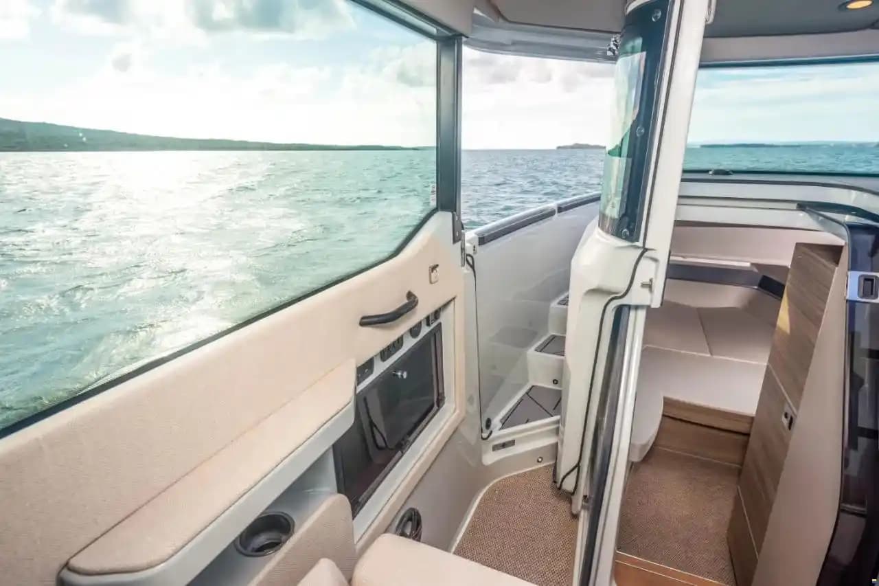 2023 Saxdor 320 GTC for Sale in Geneva, CH Pilothouse 1