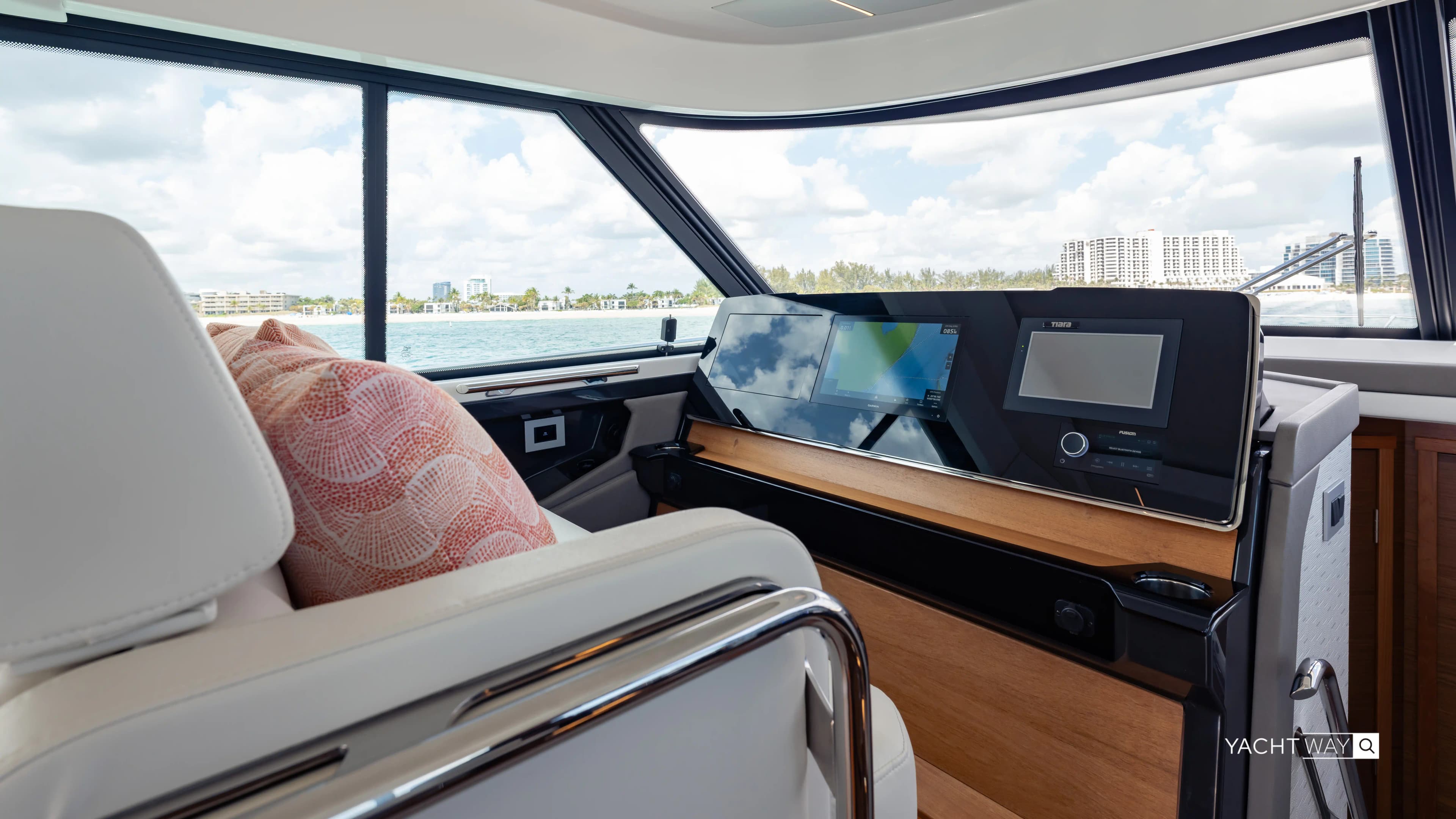 Tiara Yachts 48LE à vendre