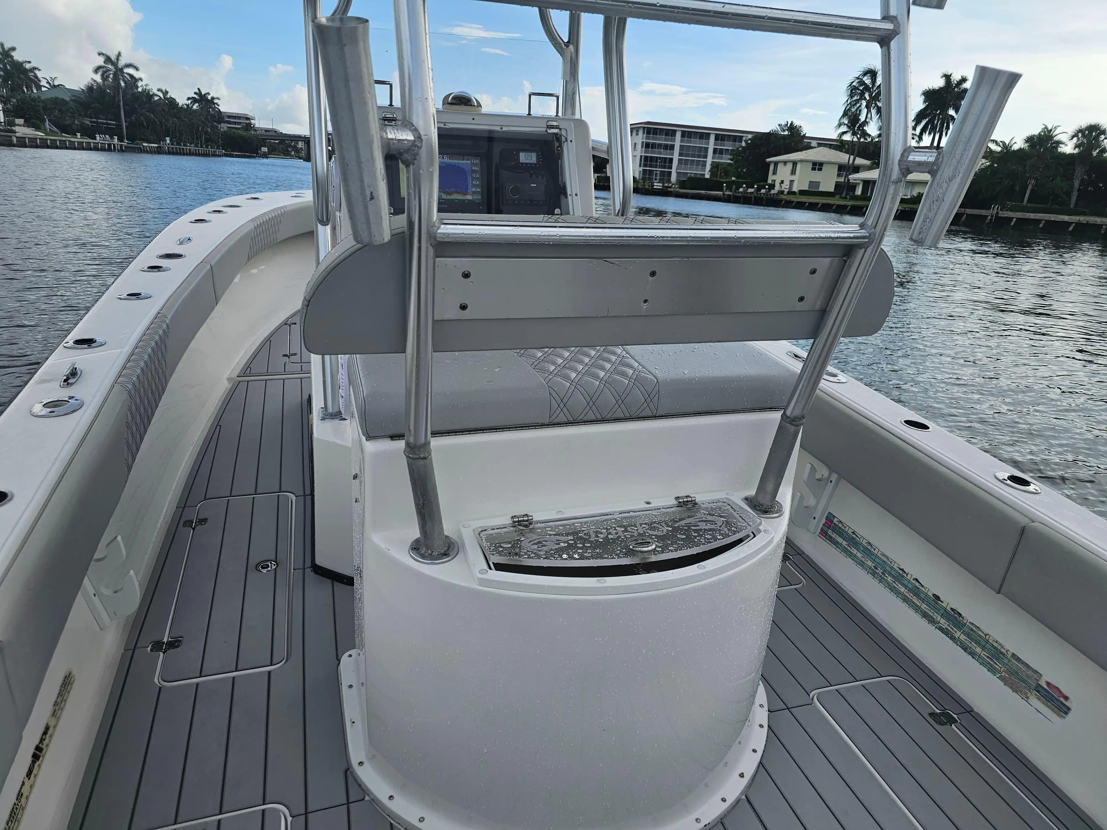2006 Contender 27 for Sale in Boca Raton, Florida Center Console 4