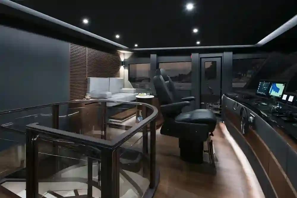 2021 Lazzara UHV 87 zum Verkauf in Cannes, FR Motor Yacht 2