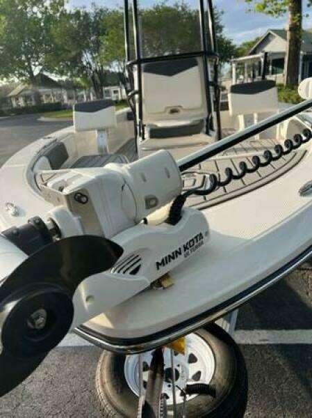 2022 Robalo 206 Cayman