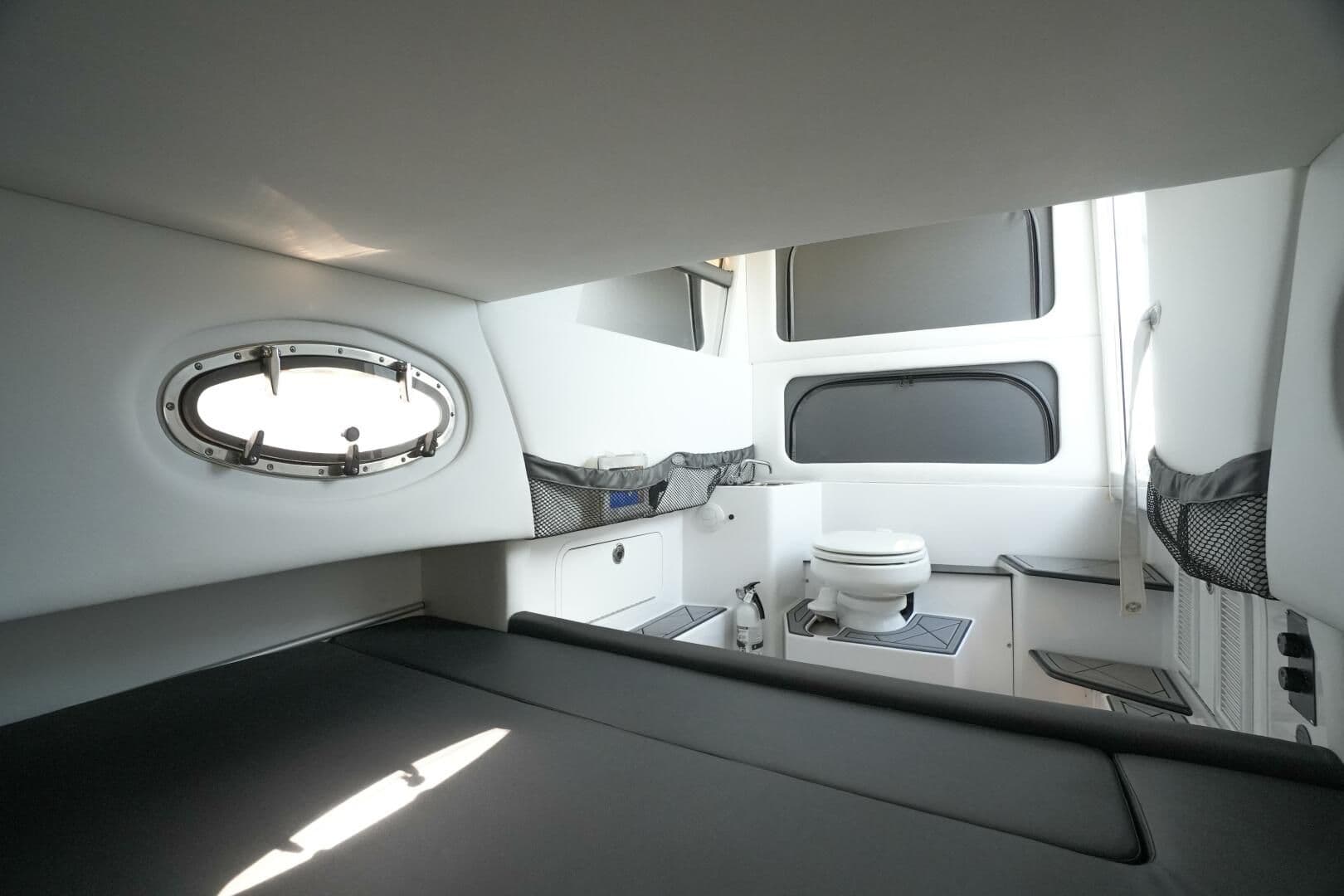 2020 Nor-Tech 390 Sport for Sale in St. Clair Shores, Michigan Center Console 2