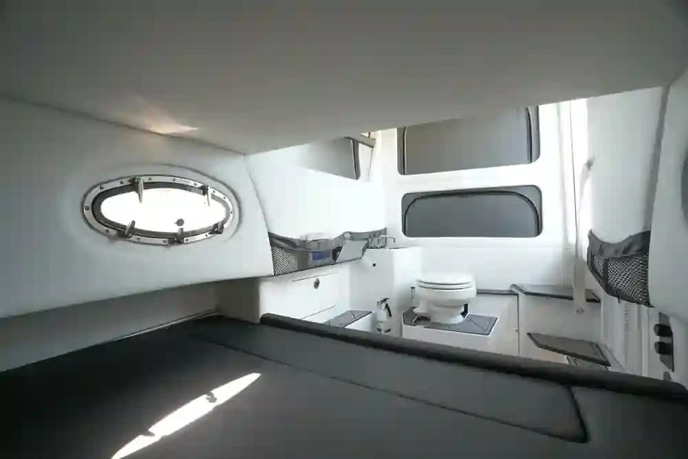 2020 Nor-Tech 390 Sport for Sale in St. Clair Shores, Michigan Center Console 2