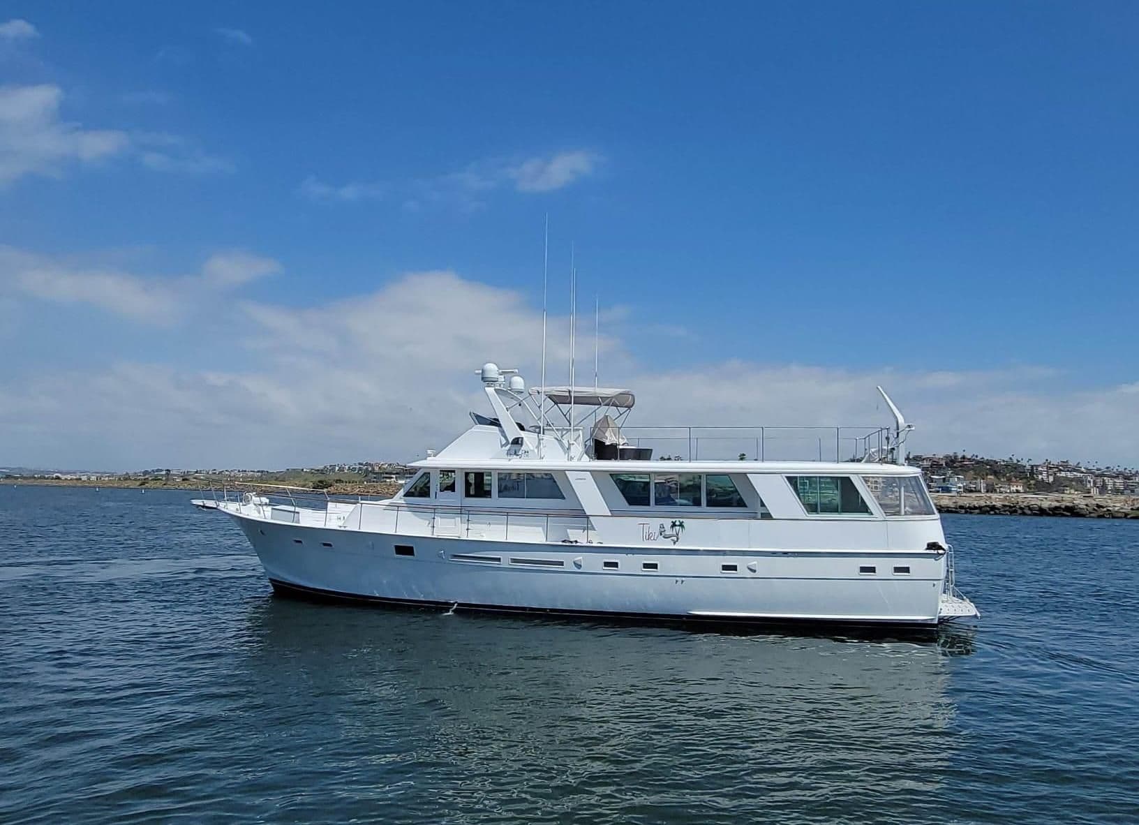 Hatteras 70 Extended Deckhouse For Sale