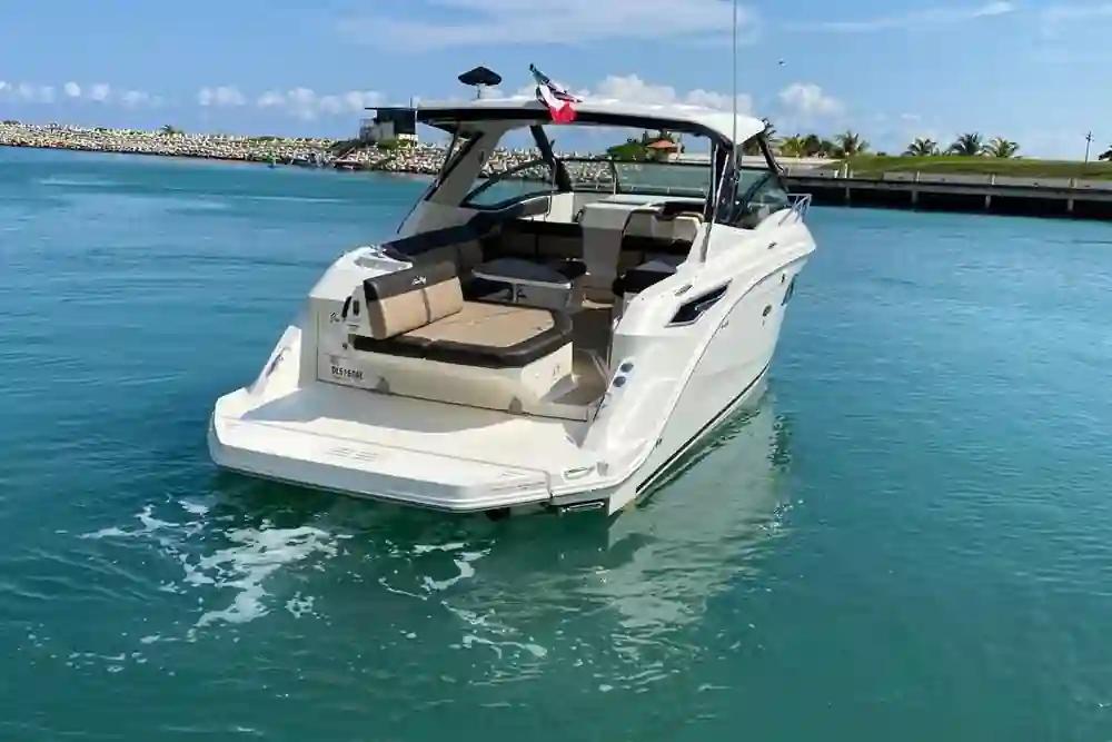 Sea Ray Sundancer 320 Outboard zum Verkauf