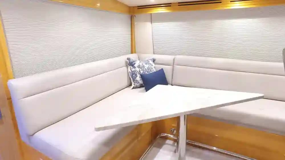 2006 Hatteras 68 Convertible for Sale in Fort Lauderdale, Florida Motor Yacht 4