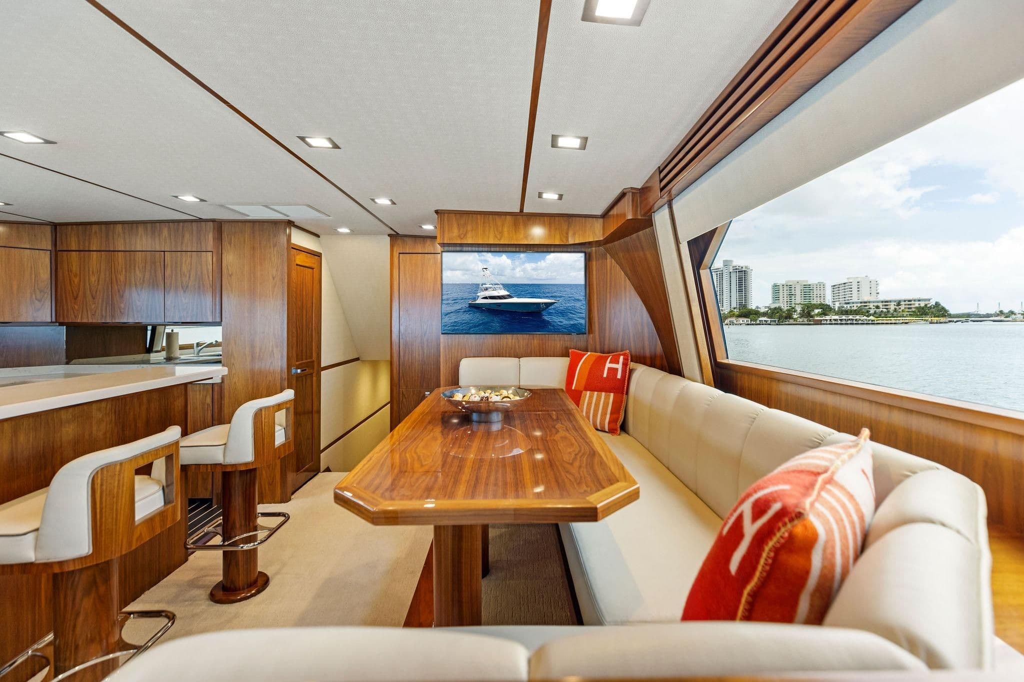 Viking Yacht 80C te koop