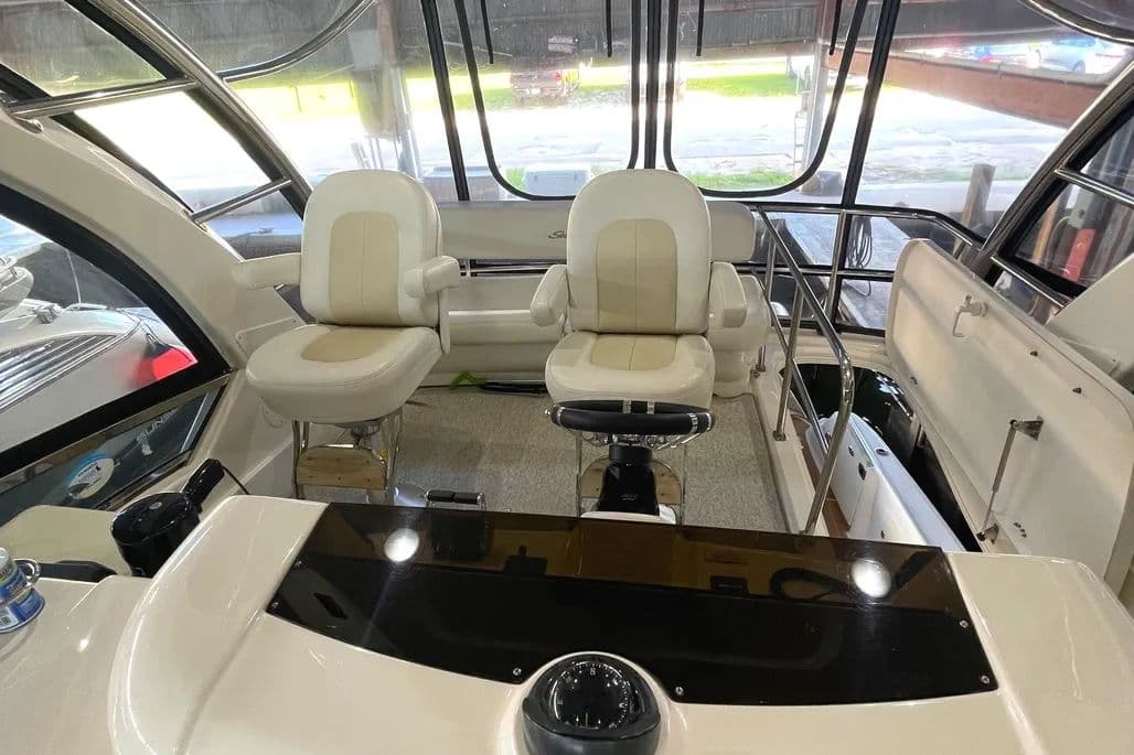 2009 Sea Ray 520 Sedan Bridge for Sale in Miami Beach, Florida Flybridge 1