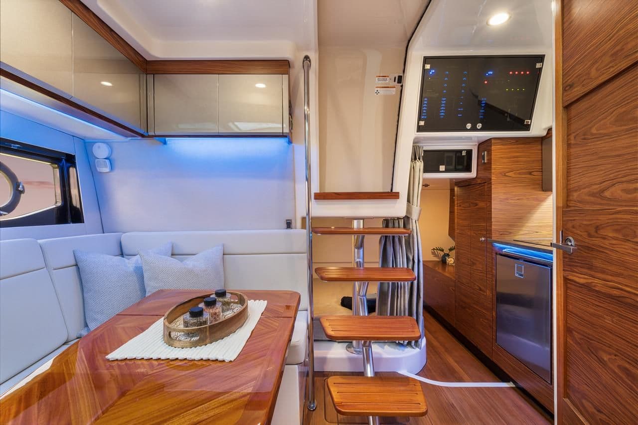 Boston Whaler 405 Conquest for Sale