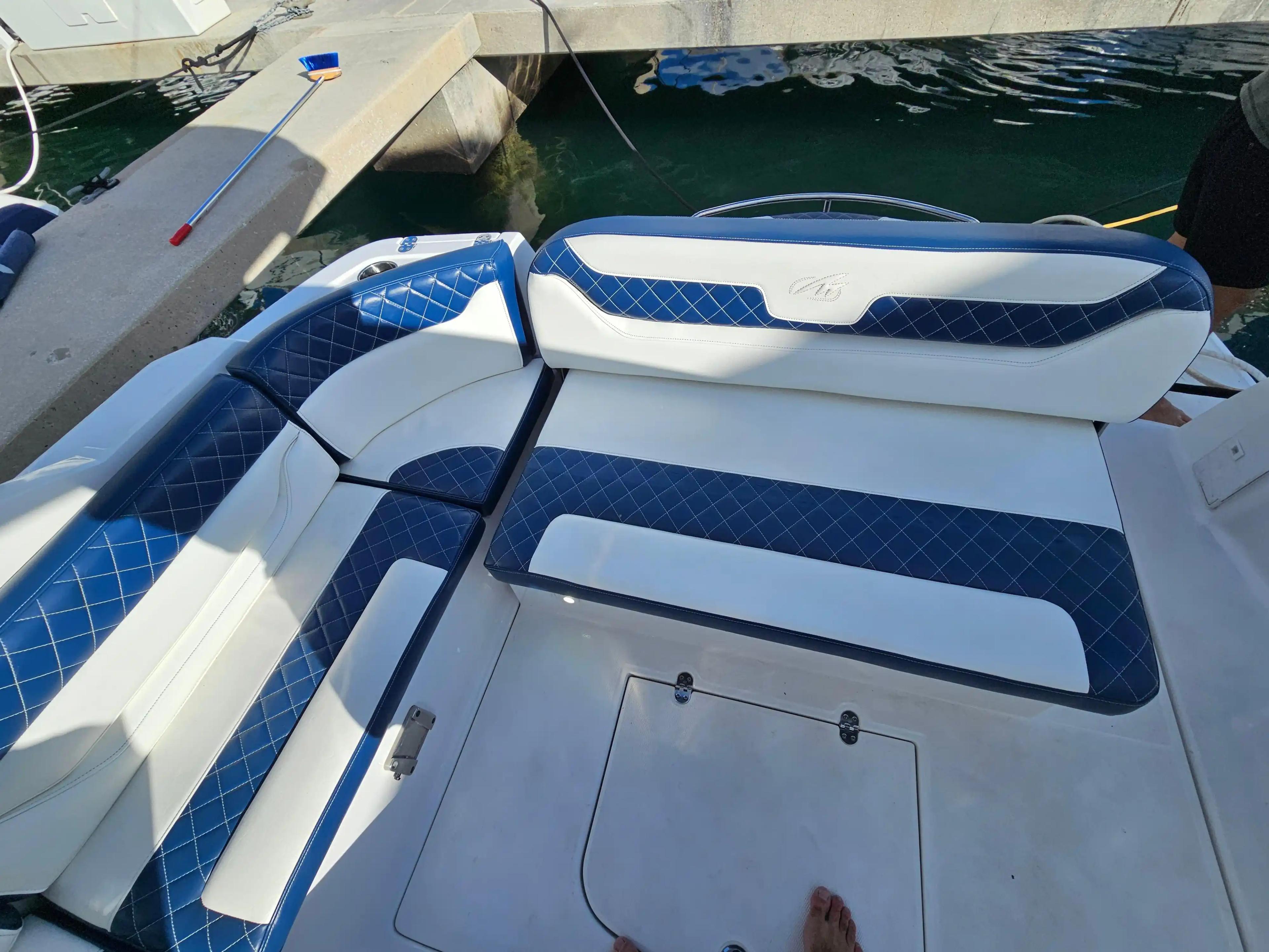 Monterey 355 Sport Yacht For Sale