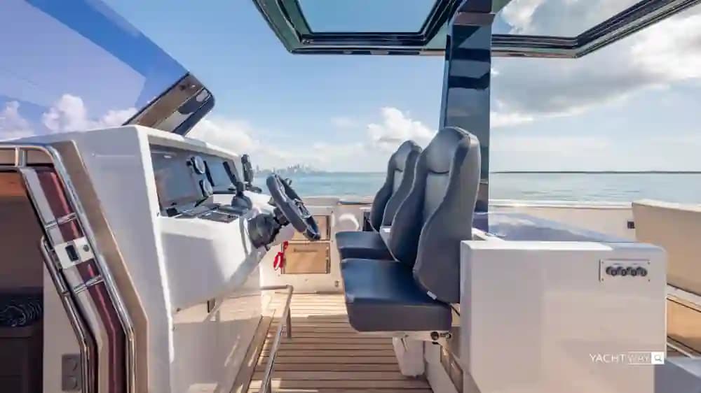 FJORD 40 Open on Display