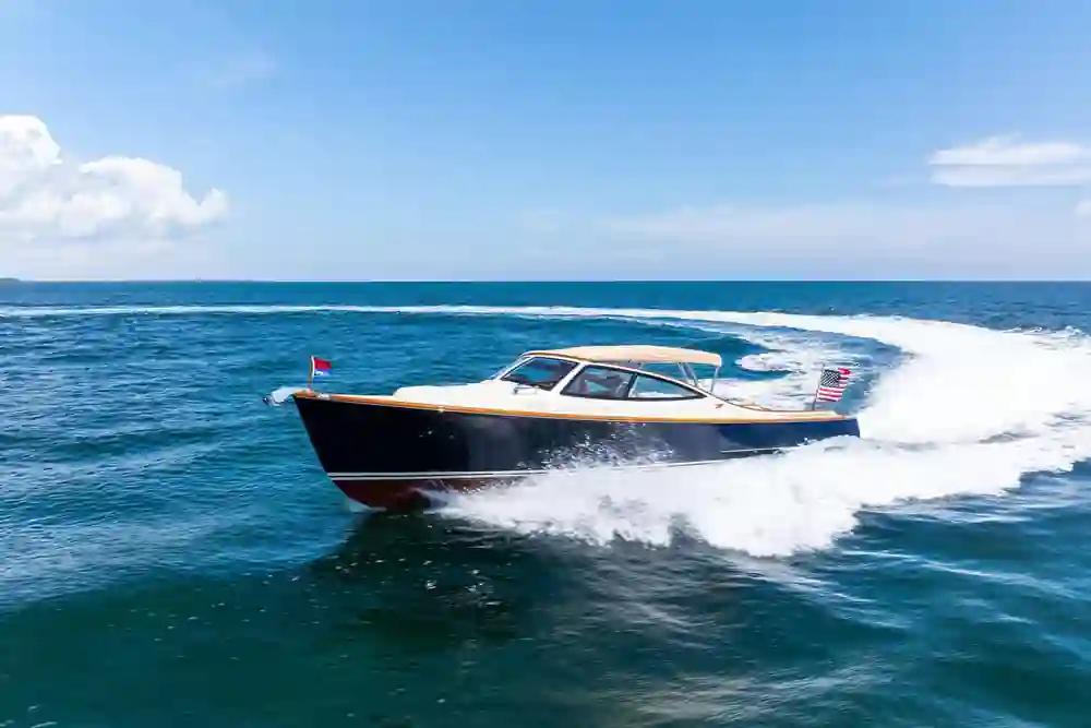 Hinckley Yachts Talaria 38R Convertible zum Verkauf