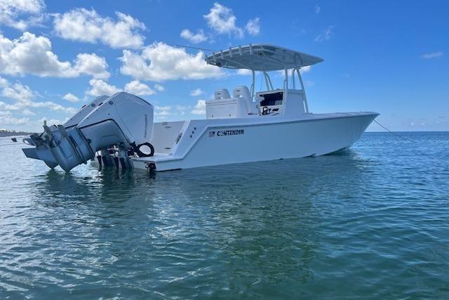 Contender 32ST in vendita