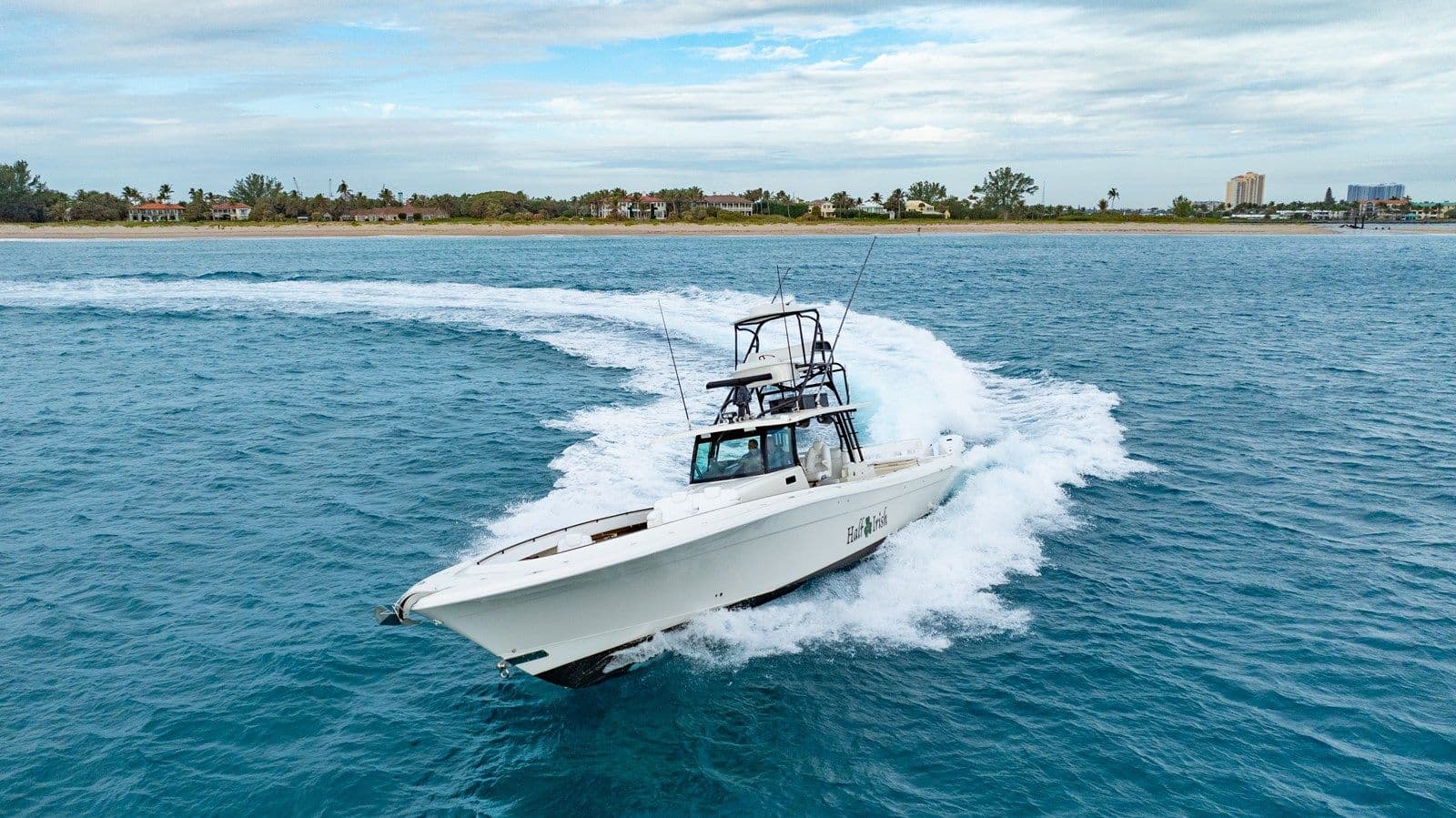 2018 HCB 53 Sueños Verkauft in Fort Lauderdale, Florida Center Console
