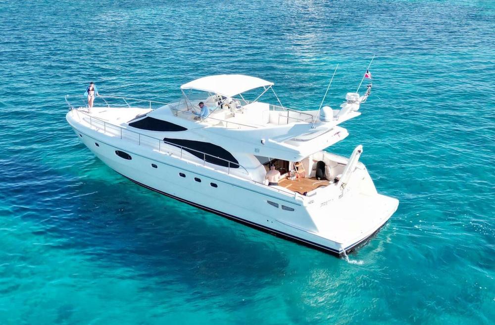 2003 Ferretti Yachts 590